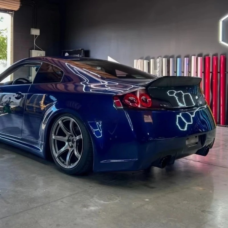 High Quality Wet Carbon Fiber V1 CLS  Style Two-Door Rear Trunk Cover for Infiniti G35